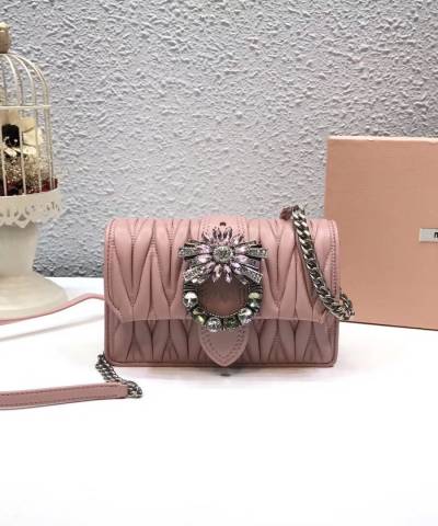 Сумка Miu Miu Lady Matelassé Shoulder Bag Pink